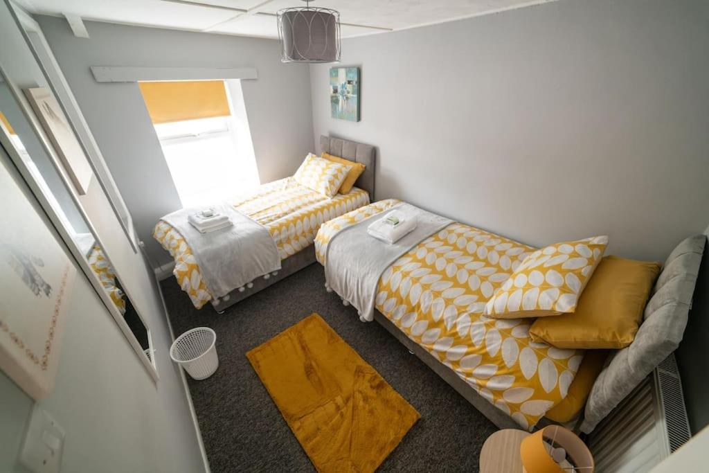 2 Bed Sleeps 4 Central Haverfordwest Town House المظهر الخارجي الصورة