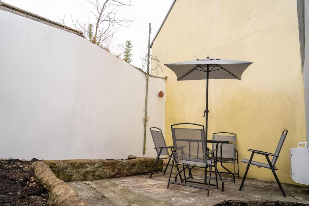 2 Bed Sleeps 4 Central Haverfordwest Town House المظهر الخارجي الصورة