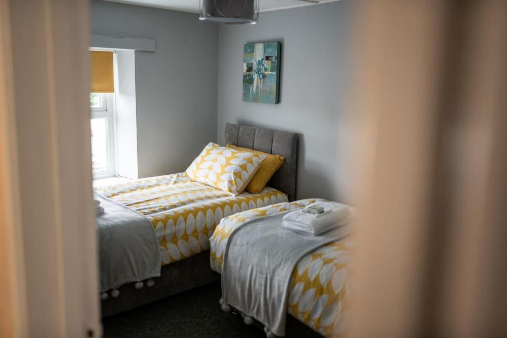2 Bed Sleeps 4 Central Haverfordwest Town House المظهر الخارجي الصورة
